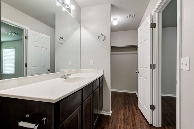 Building Photo - Gorgeous 3 Bed 2 Bath in Moore/SE OKC