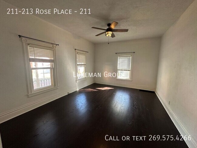 Building Photo - 211-213 Rose Place-211