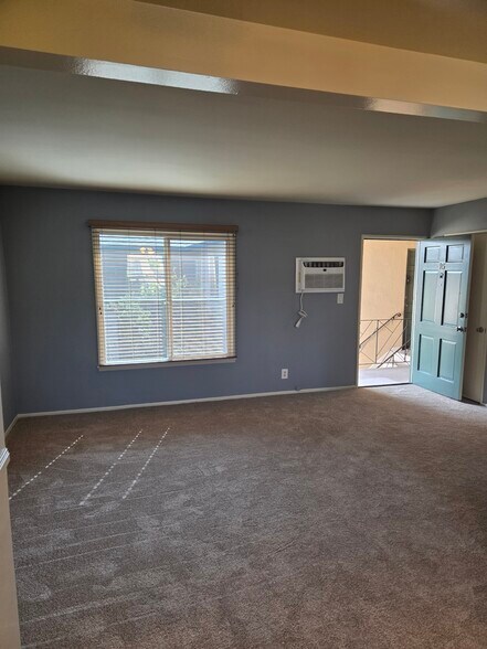 Building Photo - 5005 Whitsett Ave