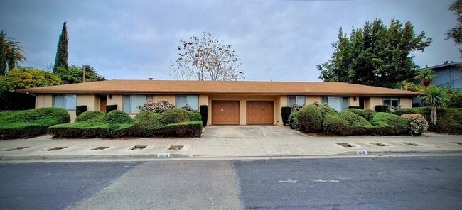 Building Photo - Harr08