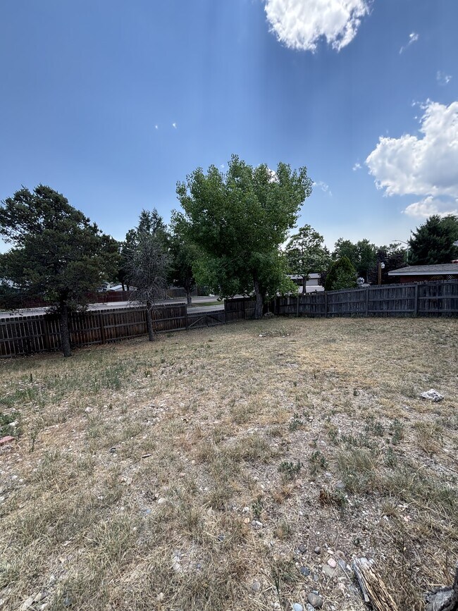 Building Photo - 3495 Montebello Dr W