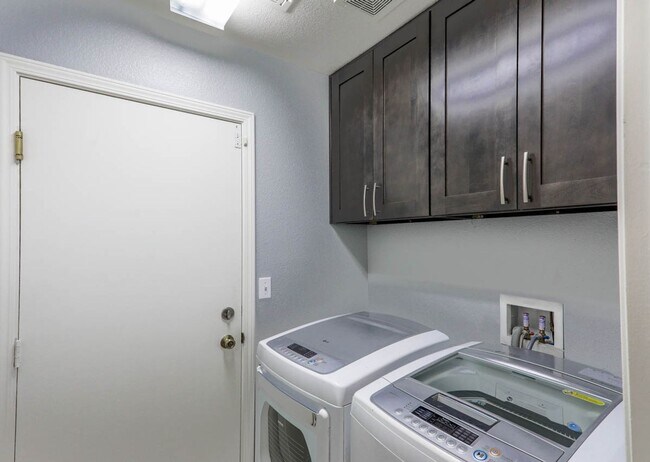 Building Photo - West Vegas Pool Home With First Floor Bed ...