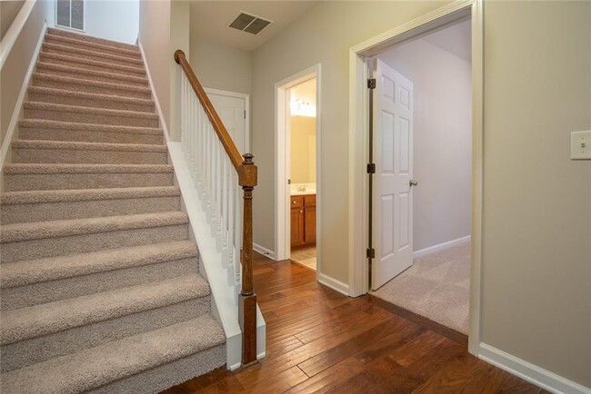 Building Photo - 860 Riverdance Dr NW