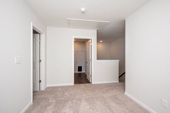 Building Photo - Elegant 3-Bedroom, 2.5-Bath Townhome with Modern Finishes ($1950/mo rent***)