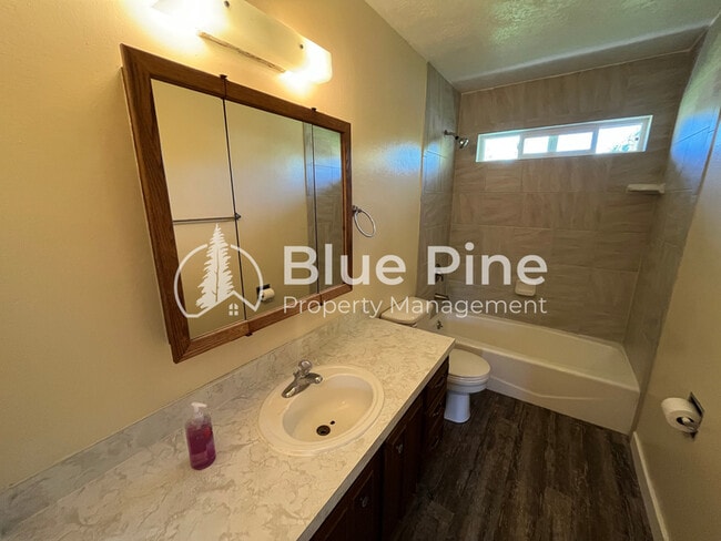 Building Photo - 450 Crimson Dr