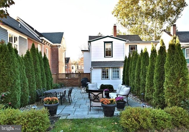 Building Photo - 143 N State St