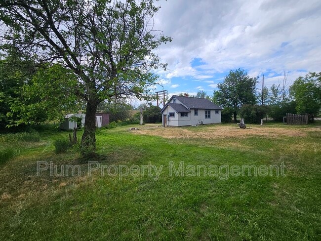 Building Photo - 1405 River Rd