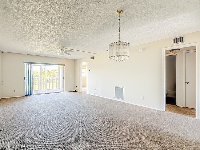 Building Photo - 5635 Rattlesnake Hammock Rd