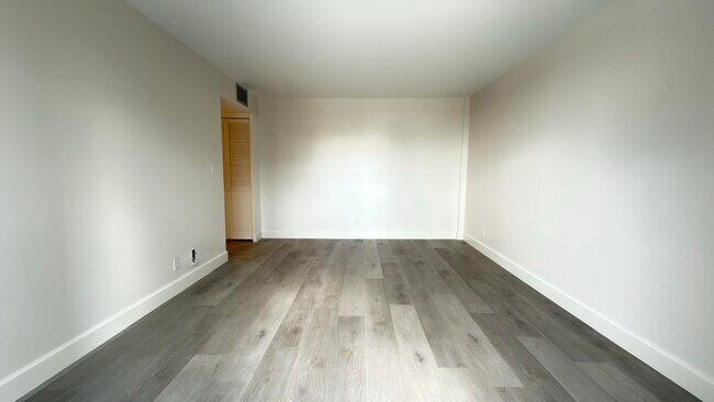 Building Photo - 2000 Presidential Way