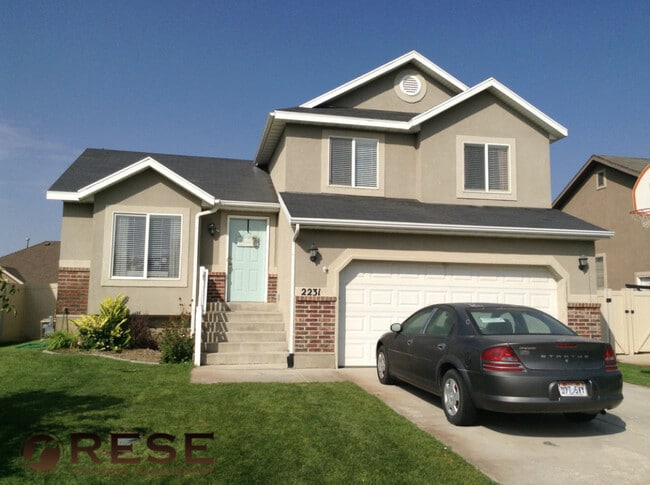 Primary Photo - Great House w 2 car attached