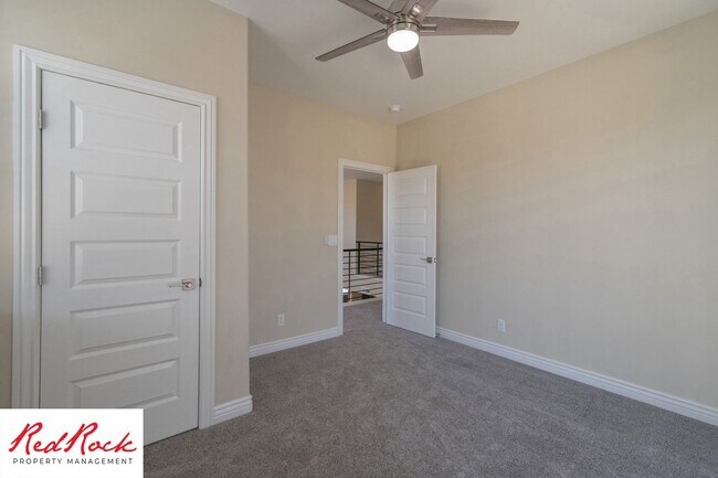 Building Photo - Stunning 4 Bedroom Home. Dog friendly!