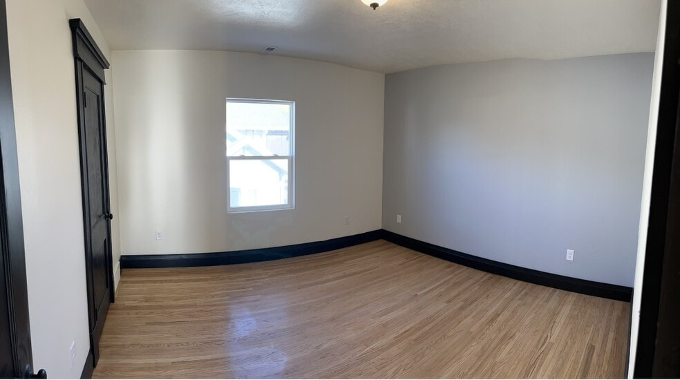 Bedroom 3 - 426 1st St SW