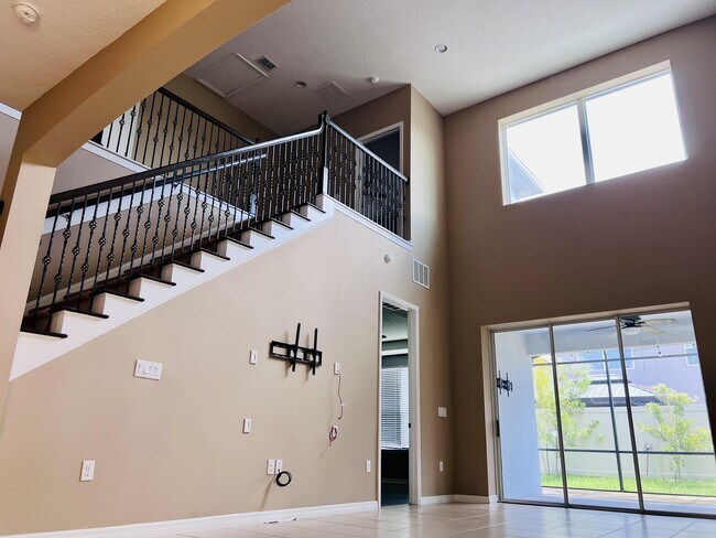 Building Photo - 537 Red Rose Ln