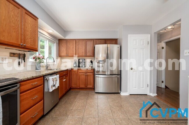 Building Photo - 15952 Alameda Dr