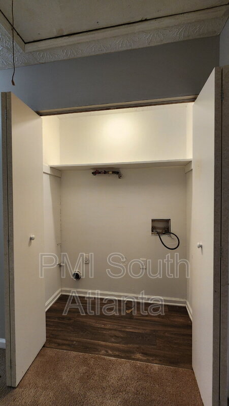 Building Photo - 5426 Glen Haven Dr