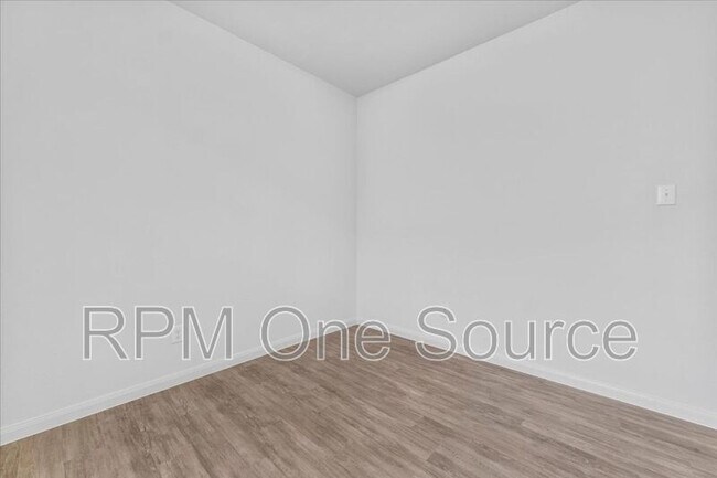 Building Photo - 113 Oriole Dr