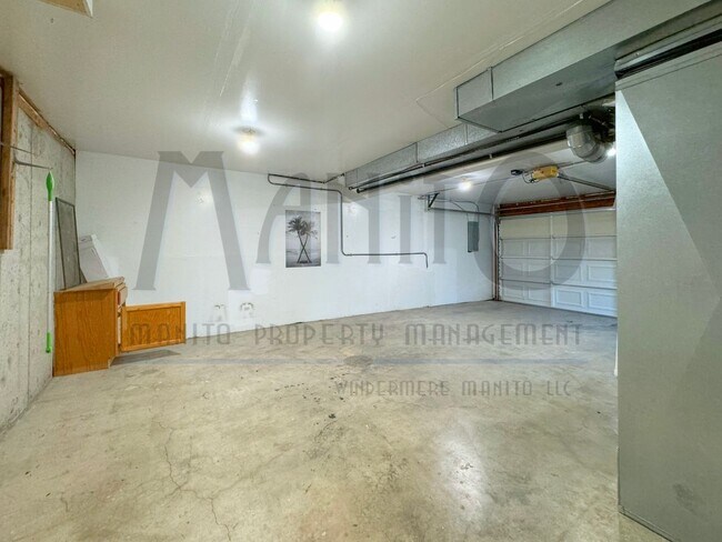 Building Photo - 521/523 E 11th Avenue Duplex