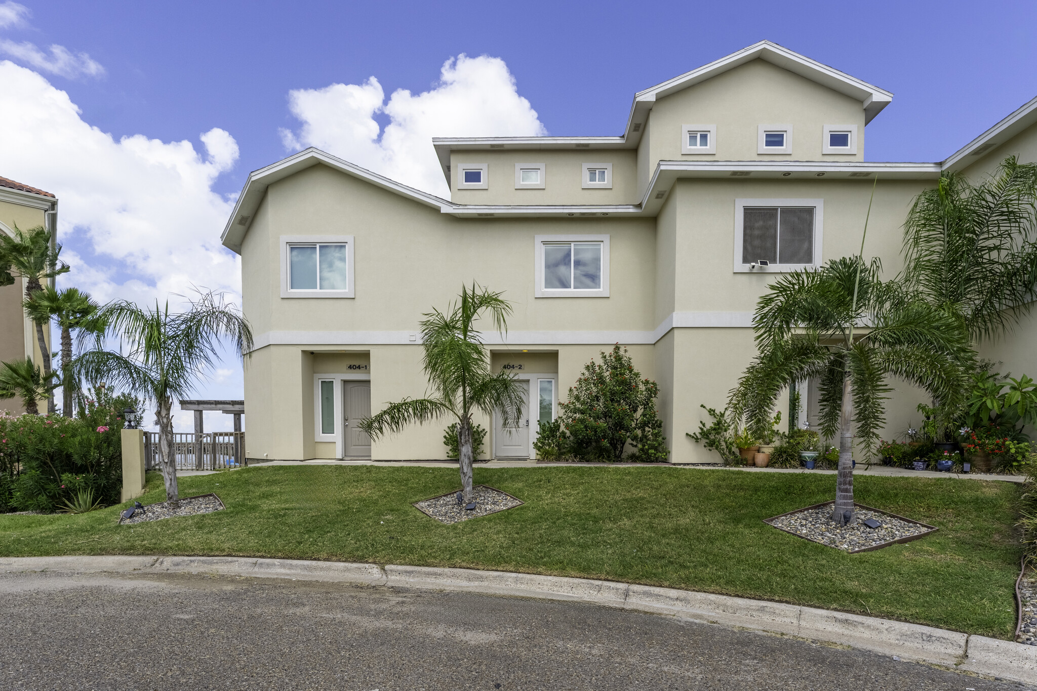 Building Photo - 404 N Tarnava St