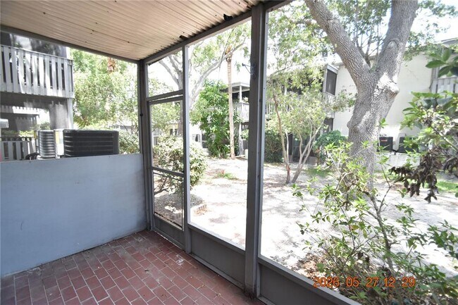 Building Photo - 877 114th Ave N