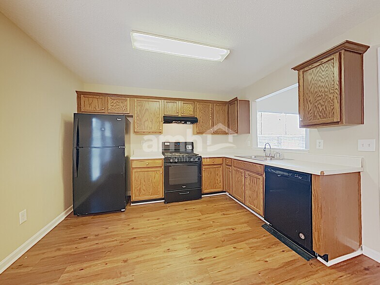 Building Photo - 7209 Cedar Forest Dr