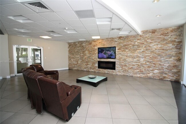 Building Photo - 1750 N Bayshore Dr