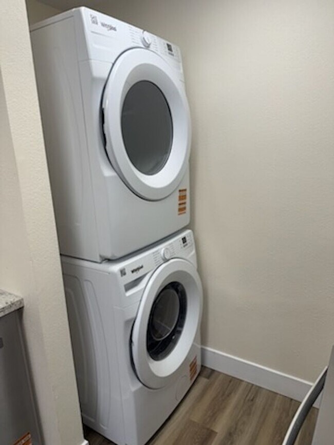 Building Photo - 118000