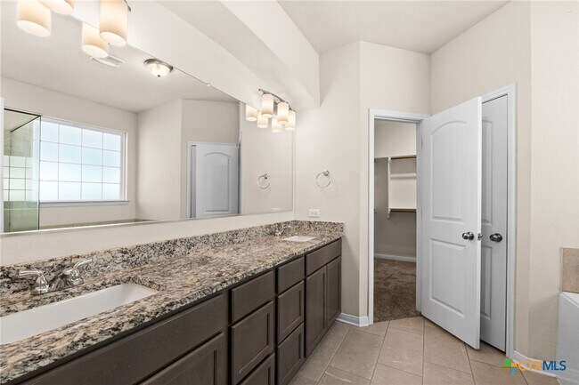 Building Photo - 9818 Kensley Rose Dr