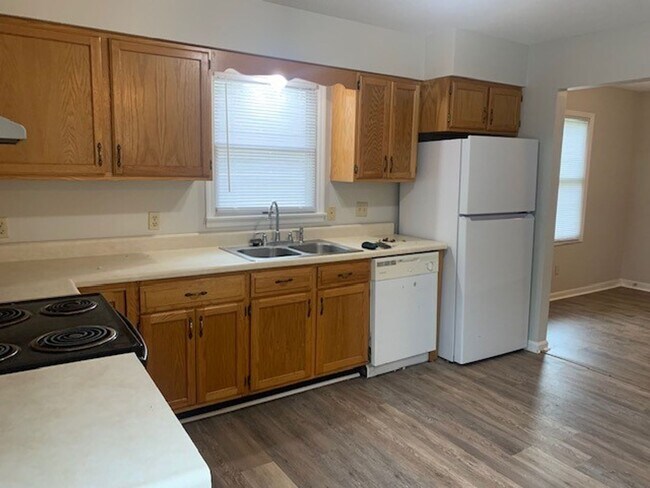 Building Photo - Available July 31st , 2026!!