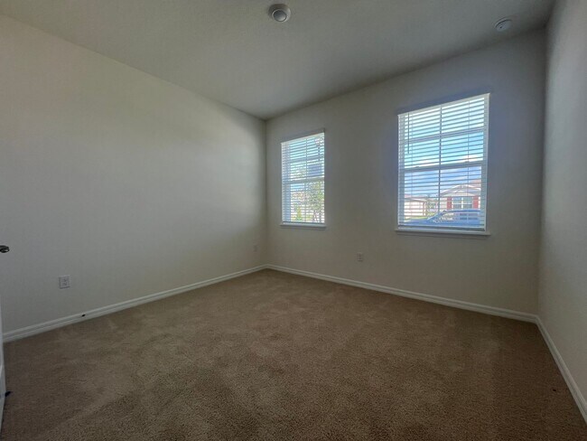 Building Photo - Desirable new build home in the Archers Mi...
