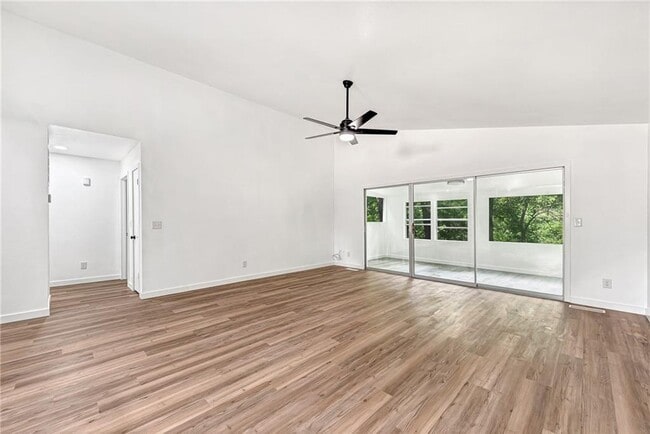 Building Photo - 6 Brompton Dr