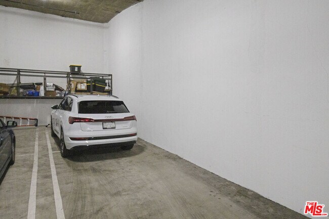 Building Photo - 118 S Kenwood St