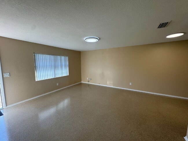 Building Photo - 5222 Bogdonoff Dr