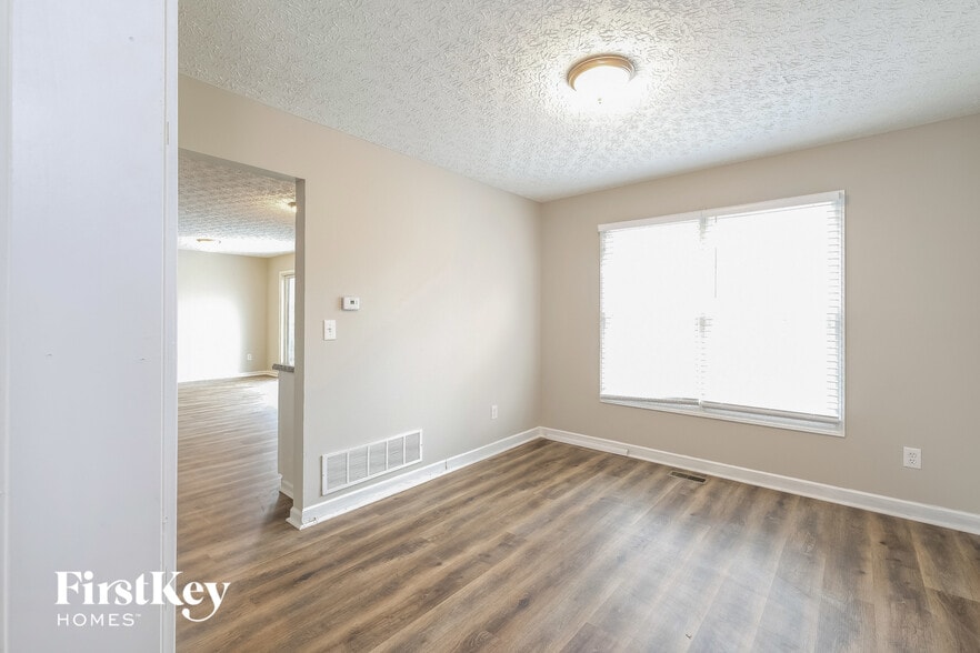 Building Photo - 2613 Fernwood Ave