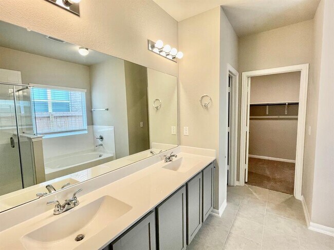 Building Photo - 6800 Covina Ln