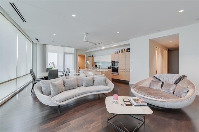 Building Photo - 2408 Victory Park Ln