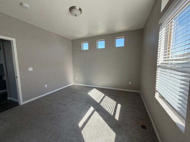 Building Photo - Beautiful Home in the Heart Of Castle Rock