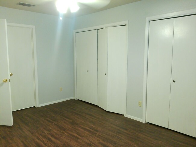 Building Photo - 6628 Hardwick Unit B - 2/Bed 1/Bath - $117...