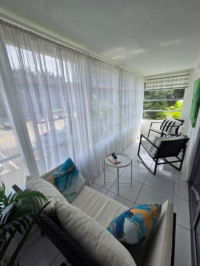 Building Photo - 477 Tilford V