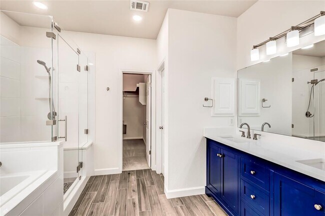 Building Photo - 15617 Pumpkin Ridge Dr