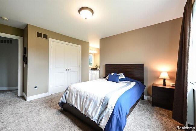 Building Photo - 51341 Park Pl Dr