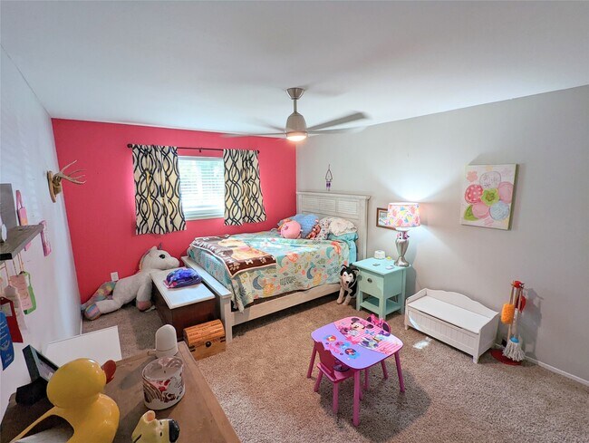 Building Photo - 13374 Trail Hollow Dr