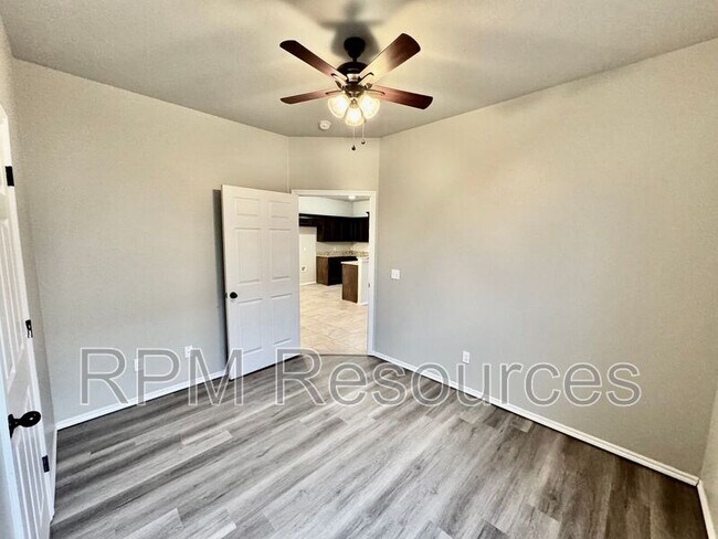 Building Photo - 113 Bison Ct Way