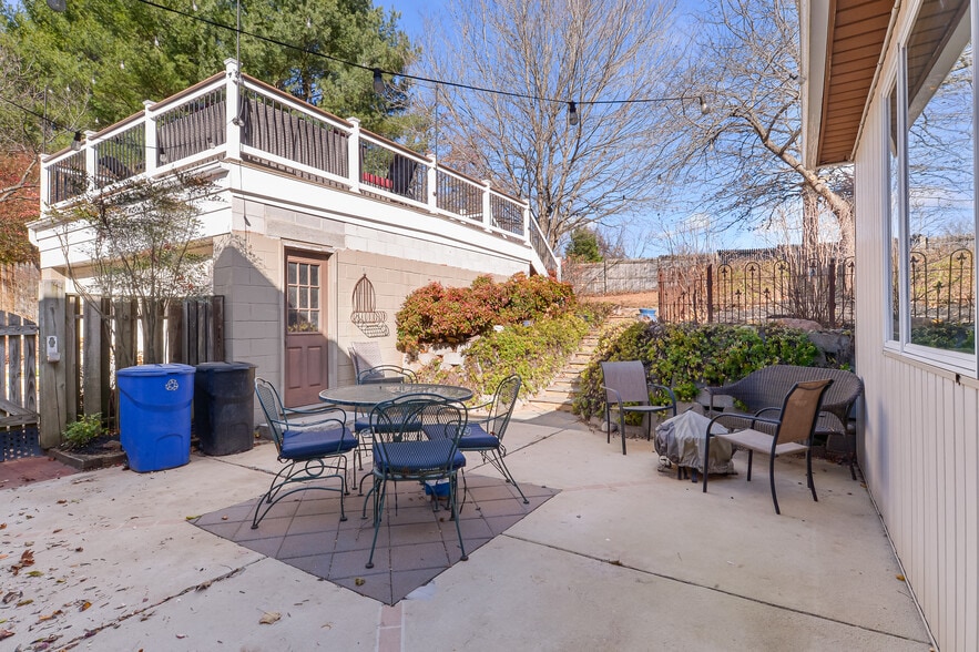 Building Photo - 2103 Laurel Brook Rd