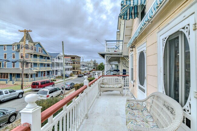 Building Photo - 19 Webb Ave