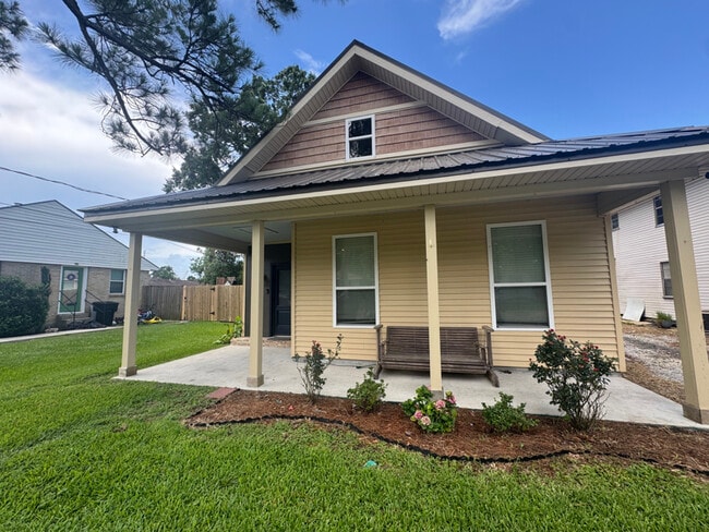 Building Photo - 103 Shirley St