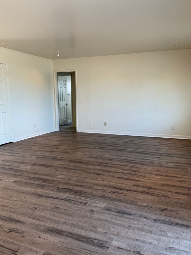Building Photo - 7109 Thomas Dr