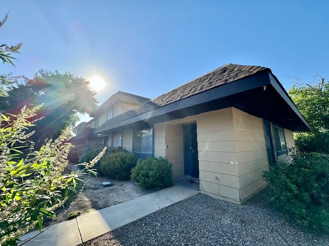 Building Photo - 6151 Meadow Vista Ln