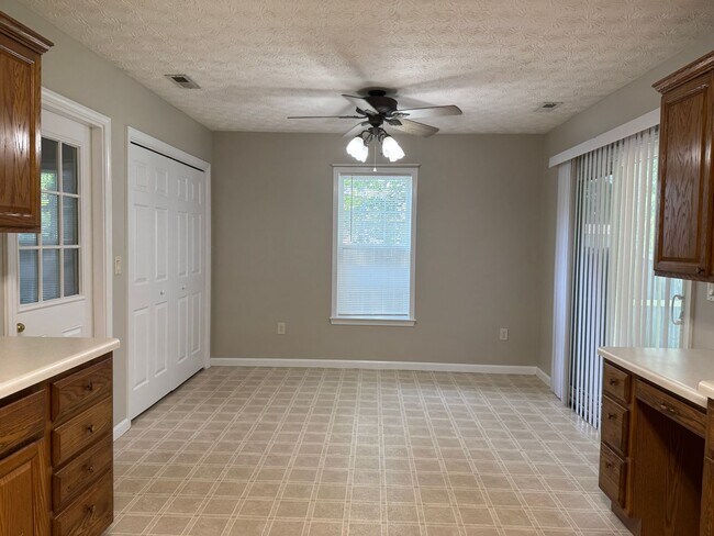 Building Photo - 105 Farina Dr