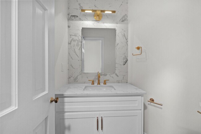 Building Photo - 5704 Woodside Ave