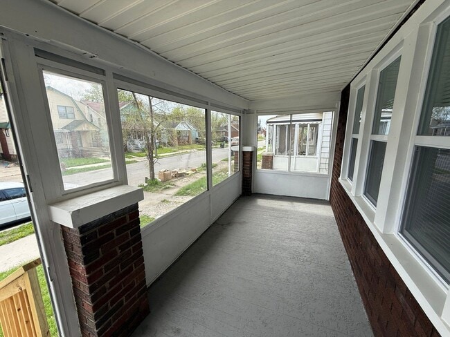 Building Photo - Renovated 3-Bedroom Home – We Welcome Sect...